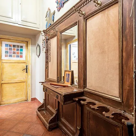 Nestled Romance, Buda's Hilltop Heaven Apartamento *