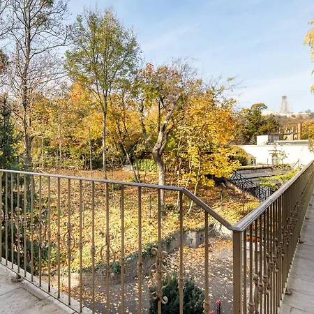 Nestled Romance, Buda's Hilltop Heaven Apartamento
