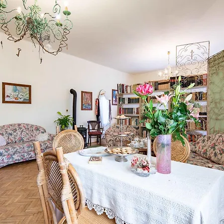 Nestled Romance, Buda's Hilltop Heaven