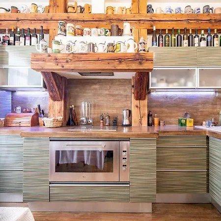 Nestled Romance, Buda's Hilltop Heaven Apartamento