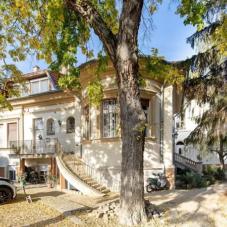 Apartamento Nestled Romance, Buda's Hilltop Heaven Budapeste