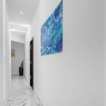 Location - Modern Luxury Apartment *