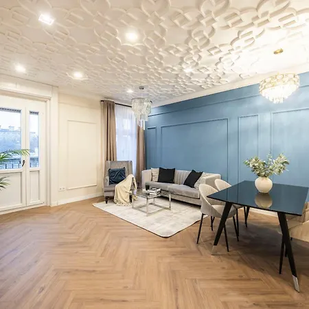 Deluxe Center T6 With Balcony Budapest