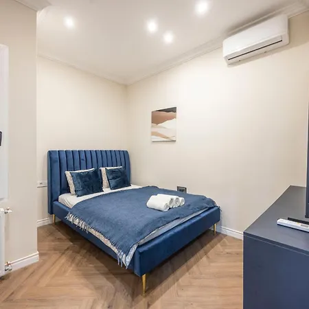 Deluxe Center T6 With Balcony Apartment