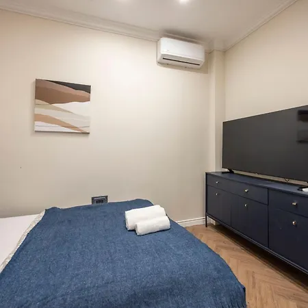 Apartment Deluxe Center T6 With Balcony