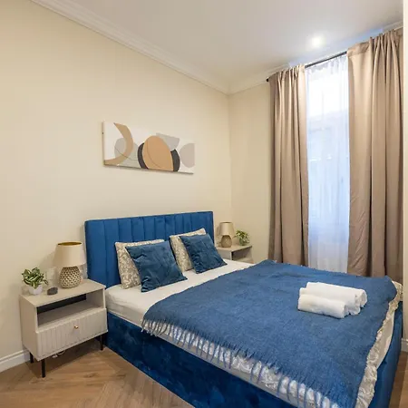 Apartment Deluxe Center T6 With Balcony *