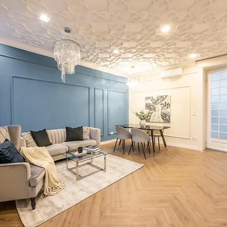 Deluxe Center T6 With Balcony * Budapest