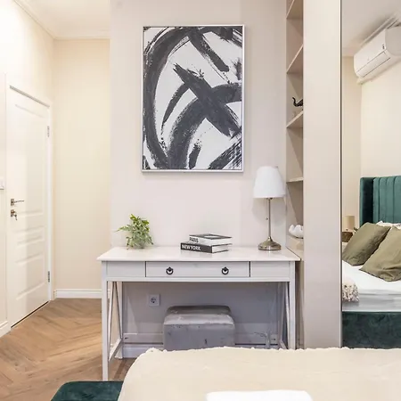 Apartment Deluxe Center T6 With Balcony *