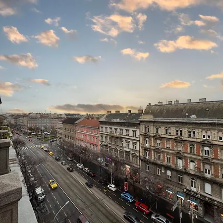 Deluxe Center T6 With Balcony * Budapest