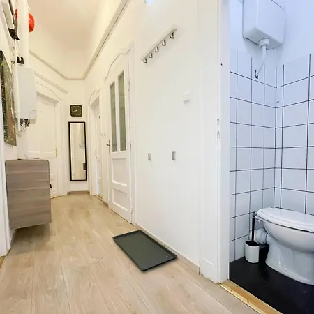 W25 Spacious 3br Free Parking Apartment