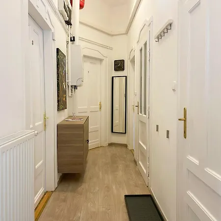 W25 Spacious 3br Free Parking Apartment Budapest