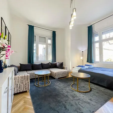 W25 Spacious 3br Free Parking Apartment