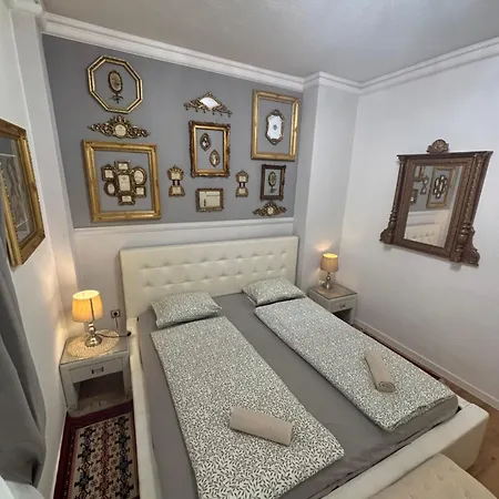 Exclusive Antique Next To The Fashion Street * Budapest