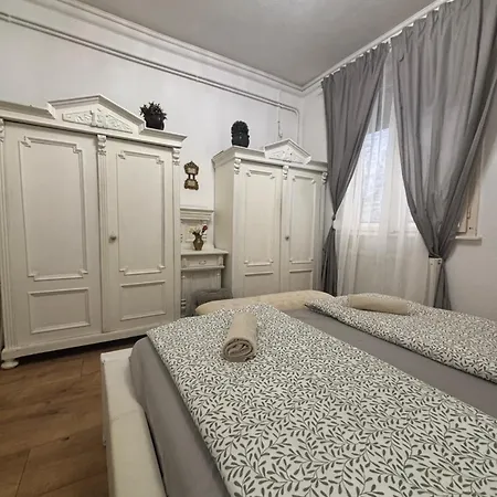Exclusive Antique Next To The Fashion Street * Budapest