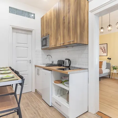 T27 2br Free Parking Apartment