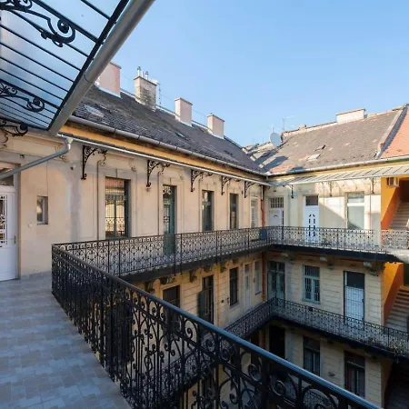 Sunny Penthouse At The Boulevard Budapest