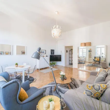 Sunny Penthouse At The Boulevard Apartment