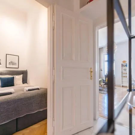 Sunny Penthouse At The Boulevard *