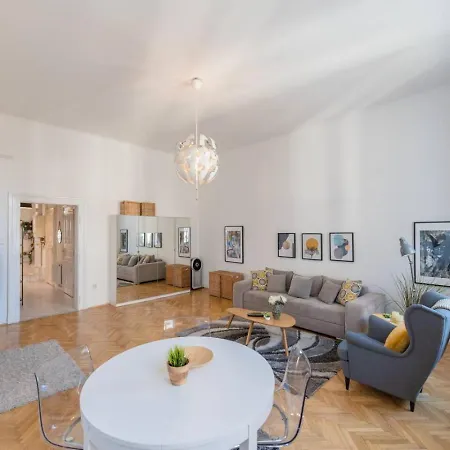 Sunny Penthouse At The Boulevard