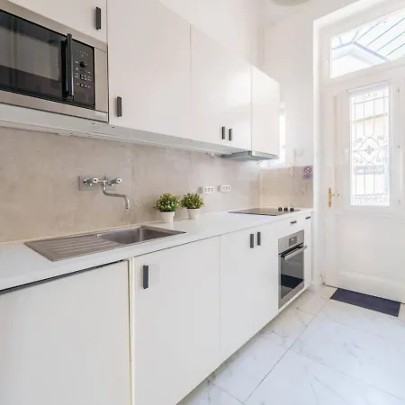 Sunny Penthouse At The Boulevard Apartment
