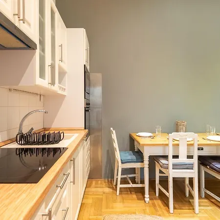 Chic Soho Near Opera Apartment Budapest