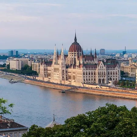 Apartment Vibrant 3 Bedroom In The Pulsing Heart Of Budapest