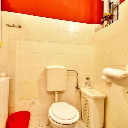 Vibrant 3 Bedroom In The Pulsing Heart Of *