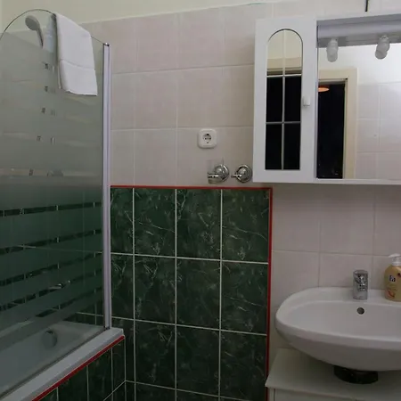 Vibrant 3 Bedroom In The Pulsing Heart Of Budapest