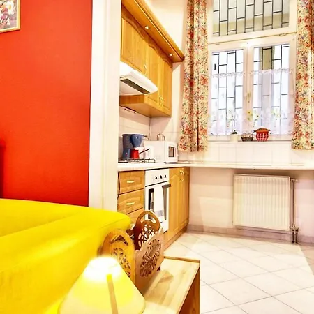 Vibrant 3 Bedroom In The Pulsing Heart Of