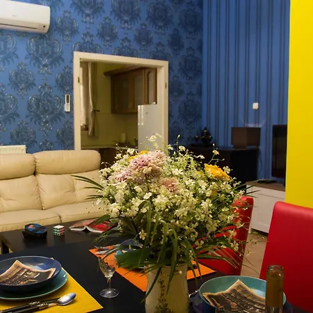 Apartment Vibrant 3 Bedroom In The Pulsing Heart Of *
