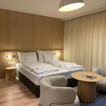 Luxury Apartment *