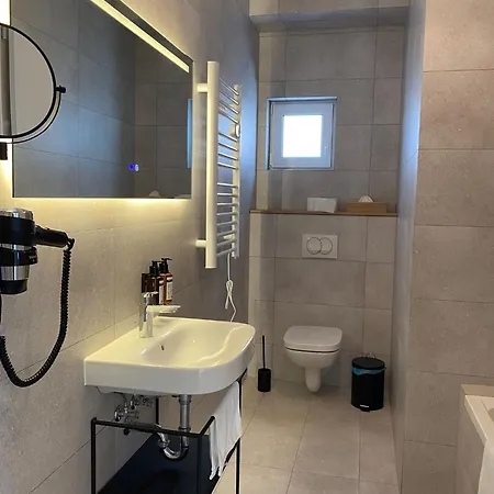 Luxury Apartment *