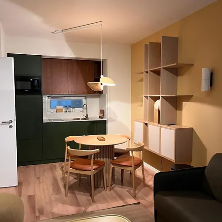 Luxury Apartment *
