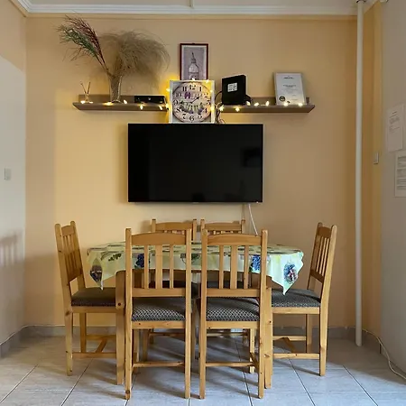 Calm Island Near The Danube - Free Parking Apartment