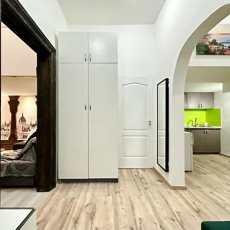 Ati's - Downtown 2 Bedroom Budapest