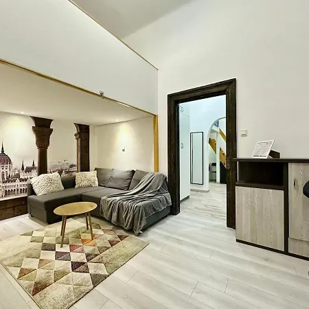 Ati's - Downtown 2 Bedroom