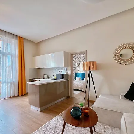 Stunning 3brm 3bath Julie Balcony & Views * Budapesta