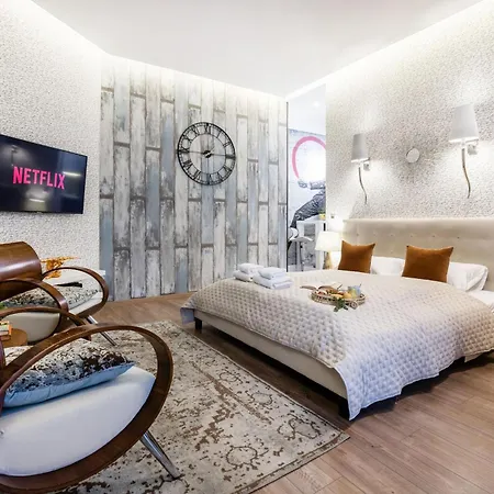 Stunning 3brm 3bath Julie Balcony & Views Apartament Budapesta