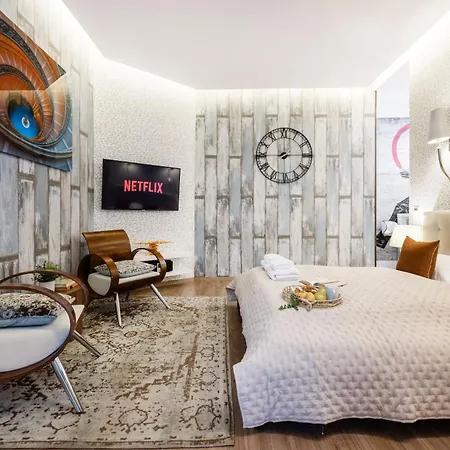 Apartament Stunning 3brm 3bath Julie Balcony & Views *