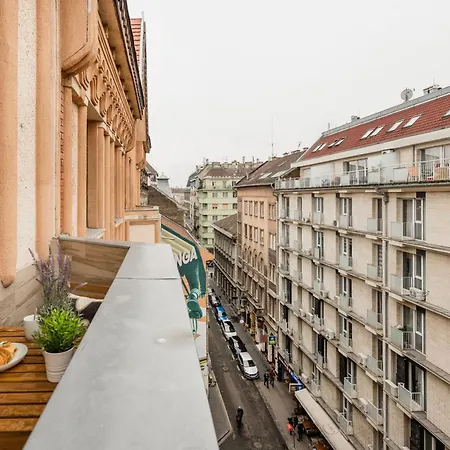 Stunning 3brm 3bath Julie Balcony & Views Apartament Budapesta