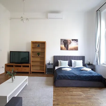 Elephant's Oasis Apartment *