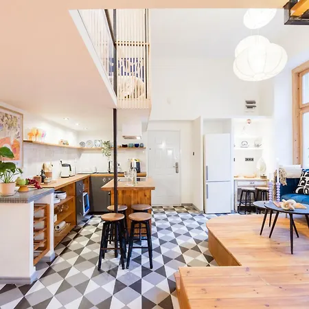 Spacious 5br Retreat For 16 By Dohany Synagogue & Fashion St * Budapest