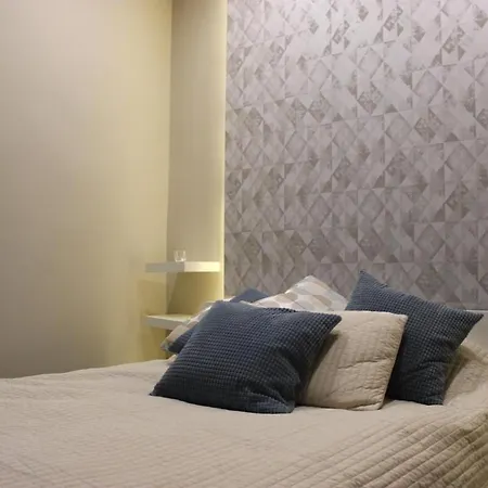 Apartment Karoly Krt 22 *