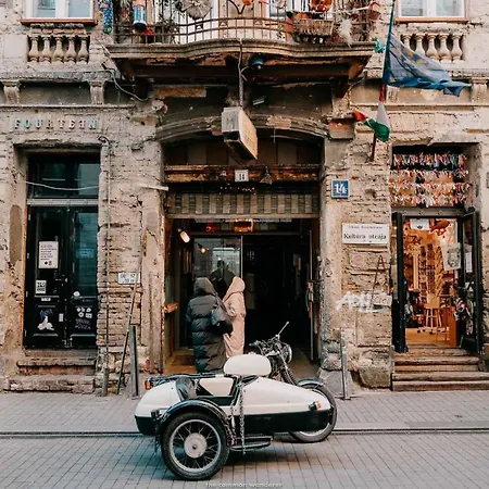 Experience Nightlife Right Next To Szimpla Kert *