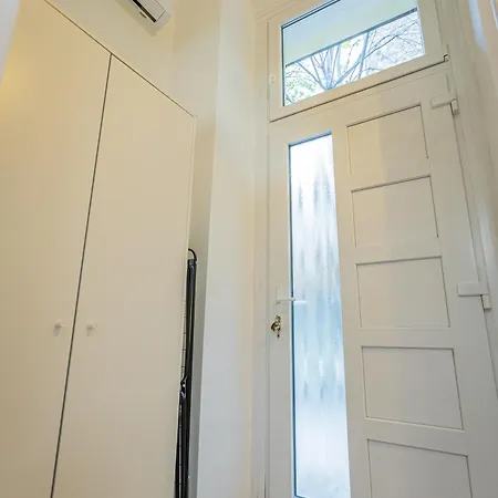 Apartment Cute Gallery Flat In Budapest, Autumn *