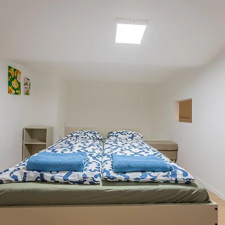 Cute Gallery Flat In Budapest, Autumn Apartment Budapest