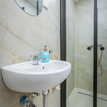 Apartment Cute Gallery Flat In Budapest, Autumn Budapest