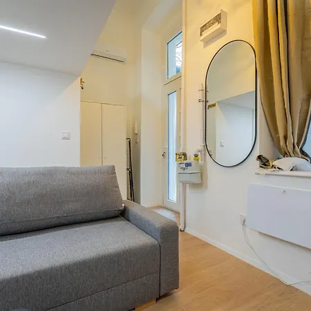 Apartment Cute Gallery Flat In Budapest, Autumn Budapest