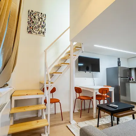 Apartment Cute Gallery Flat In Budapest, Autumn
