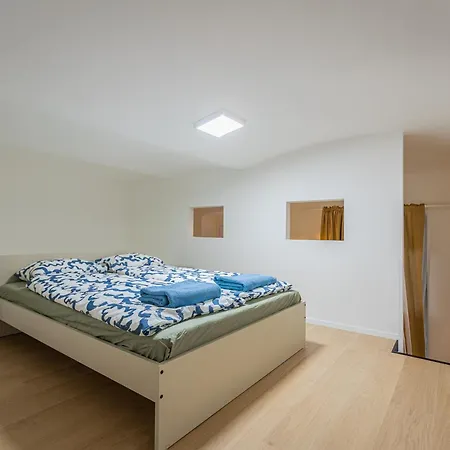 Cute Gallery Flat In Budapest, Autumn Apartment *